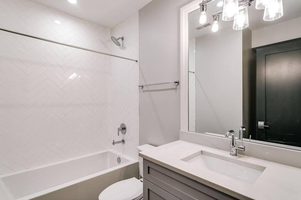 Immaculate Brand New Downtown * Chicago